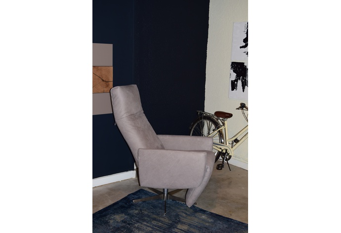 Sean Manual Recliner Showroom Sample