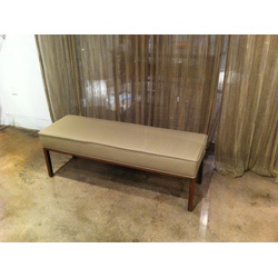 Essencial Leather Bench Showroom Sample