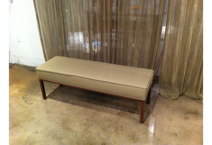 Essencial Leather Bench Showroom Sample