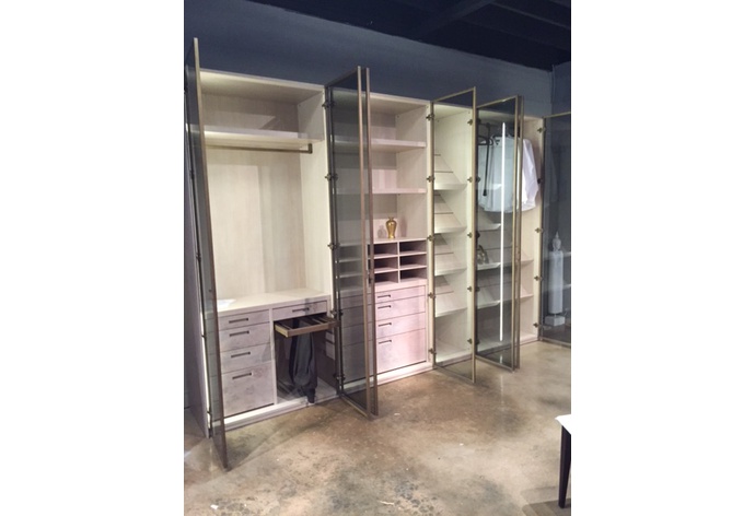 Essencial Wardrobe Showroom Sample